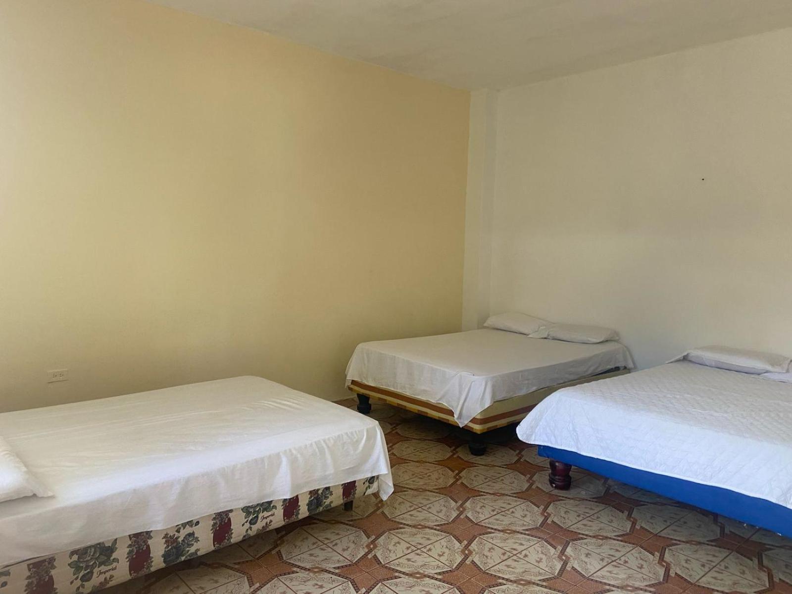 Hosteria Del Puerto Puerto Lopez Bagian luar foto